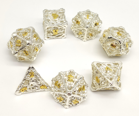 La main a découpé DND que le mini RPG découpent universel inodore pour des cadeaux