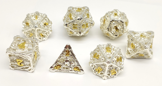La main portative a versé l'ensemble minuscule de matrices, métal plaqué par or Mini Dice