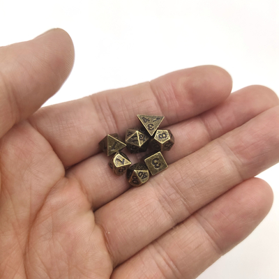 Jeu de société ou de cartes Mini jeu de dés polyédrique Donjons et dragons sculpté à la main