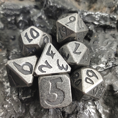 Main anti-usure en métal sculptée pour le manuel de dés de jeu en métal Donjon et Dragon