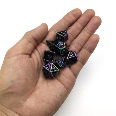 Ensemble de dés polyédriques en résine sculptée à la main en laiton métallique