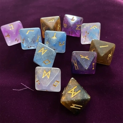 D8 Runes vikings dés polyédriques de labradorite ancien Futhark / divination dés pour le regard de cristal