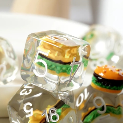 Un jeu de dés polyédrique personnalisé
