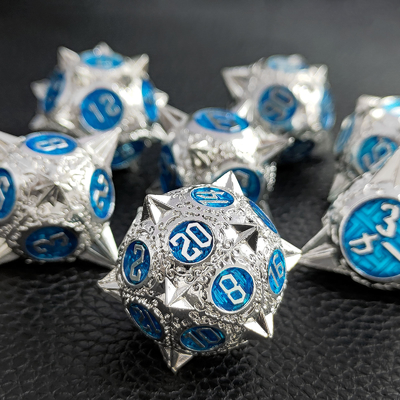 Un jeu de dés en métal polyédrique durable Dragon and Dungeon 16mm Sparkle