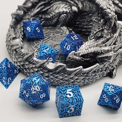 Le jeu de dés en métal du labyrinthe creux est un jeu de rôle à multiples facettes