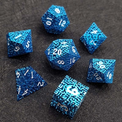 Le jeu de dés en métal du labyrinthe creux est un jeu de rôle à multiples facettes