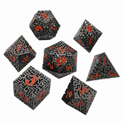 Le jeu de dés en métal du labyrinthe creux est un jeu de rôle à multiples facettes