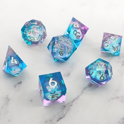 Le jeu de dés en résine multicolore Flow Sand