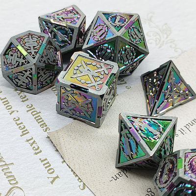 Le jeu de dés de RPG à l'épée et au métal