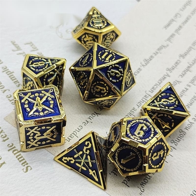 Le jeu de dés de RPG à l'épée et au métal