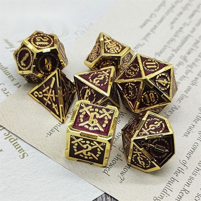 Le jeu de dés de RPG à l'épée et au métal