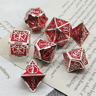 Le jeu de dés de RPG à l'épée et au métal