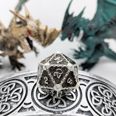 RPG en métal à multiples facettes dés volant dragon solide dragon lisse DND