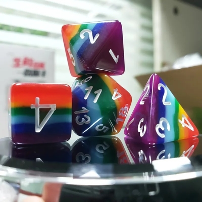 7 couches arc-en-ciel fait à la main en dés de résine Crusson And Dungeon DND#RPG