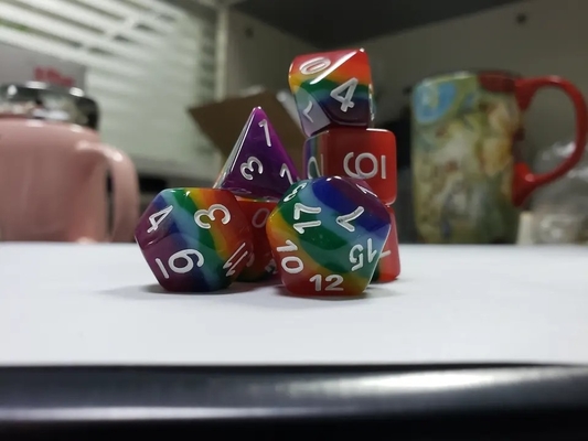 7 couches arc-en-ciel fait à la main en dés de résine Crusson And Dungeon DND#RPG