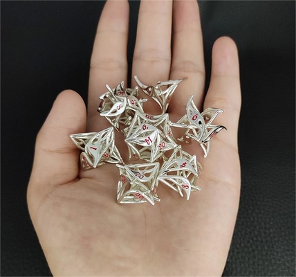 Le jeu de dés en métal creux de la fleur de Geely Dragon and Dungeon