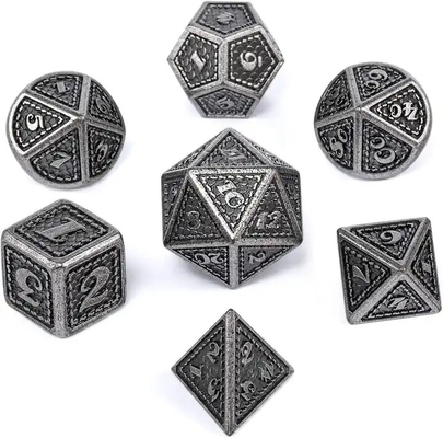 Jeux de dés en métal massif à l'échelle du dragon