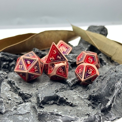 Jeux de dés en métal massif à l'échelle du dragon