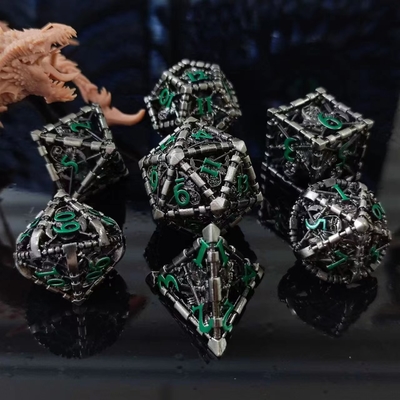 Antique jeu de dés en métal creux Dragon and Underground City RPG