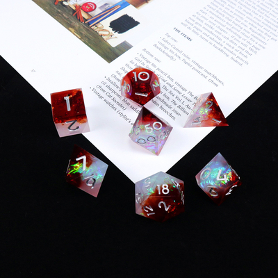 Jeux de dés de bureau de résine de minerai de fer blanc plus rouge