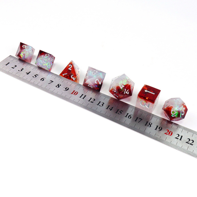 Jeux de dés de bureau de résine de minerai de fer blanc plus rouge