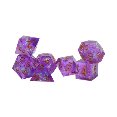 Les personnages de la résine de la roumine et des bandes de couleur jouent un jeu de dés multi-noodles Dragon et Dungeon dnd dés