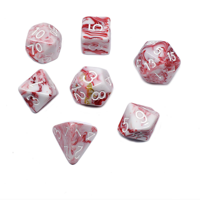 Le personnage de résine de minerai blanc et rouge joue un costume de dés multi-noodle Dragon et Dungeon dnd dés