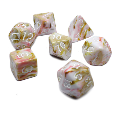 Le personnage de résine de minerai blanc et rouge joue un costume de dés multi-noodle Dragon et Dungeon dnd dés
