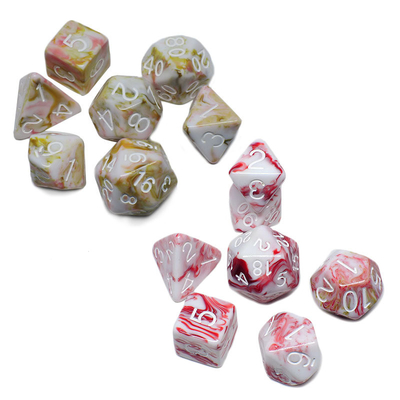 Le personnage de résine de minerai blanc et rouge joue un costume de dés multi-noodle Dragon et Dungeon dnd dés