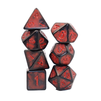 Un personnage de résine rouge à dos noir antique jouant au jeu de dés
