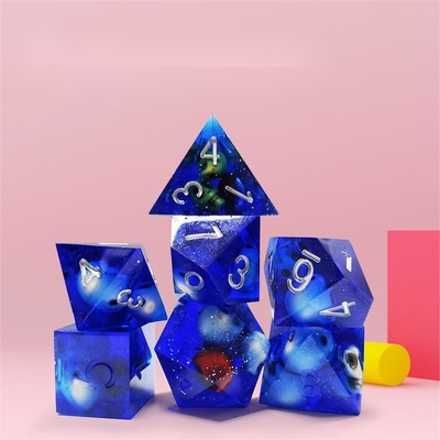 Le jeu de dés en résine de Crâne de cristal bleu Dragon et donjon