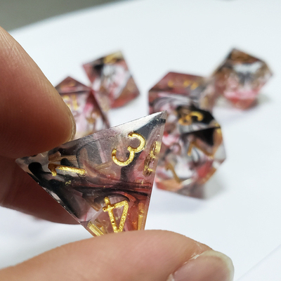Rouge et noir Foil mélangé cristaux de fumée Résine Boarding Dice Set dnd dés