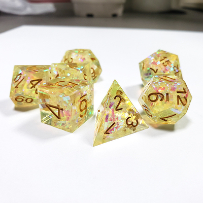 Jeux de dés en résine de bande de couleur jaune cristalline
