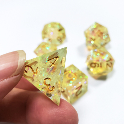 Jeux de dés en résine de bande de couleur jaune cristalline