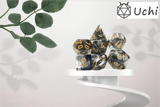 Des dés en résine de cristal de fumée noir