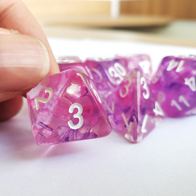 Le ciel étoilé rose violet couleur résine jeu de dés