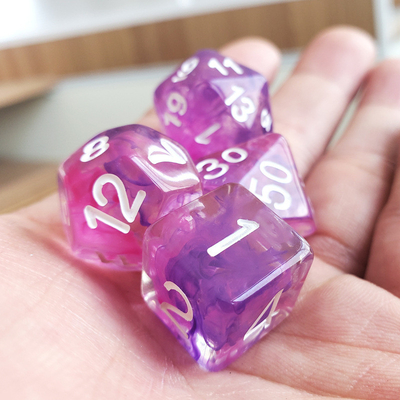 Le ciel étoilé rose violet couleur résine jeu de dés