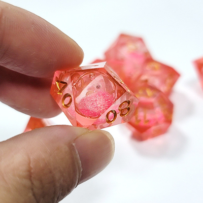 Résine cristalline rouge clair dés polyédriques insipides non toxiques