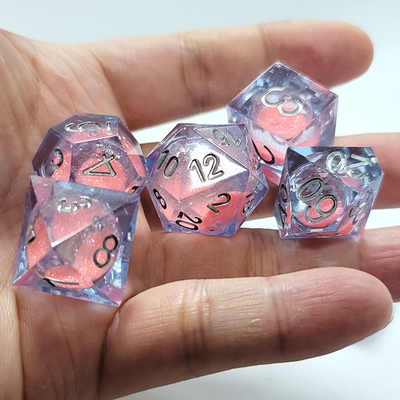 Sable rose à débit bleu en résine de cristal à plusieurs côtés, fait à la main