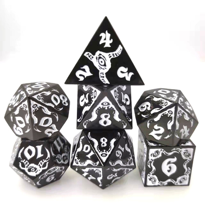 Jeu de rôle en métal avec jeu de dés multi-facettes