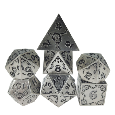 Jeu de rôle en métal avec jeu de dés multi-facettes