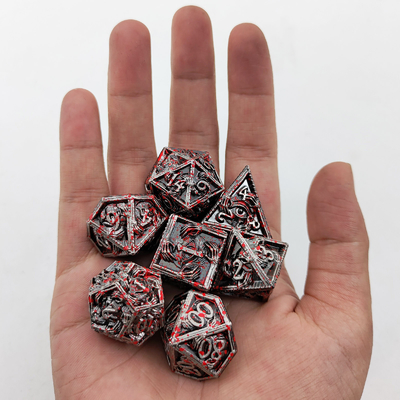 Des dés polyédriques en métal de luxe 8 couleurs actives TRPG Donjons et dragons