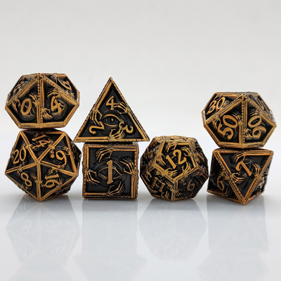 Des dés polyédriques en métal de luxe 8 couleurs actives TRPG Donjons et dragons