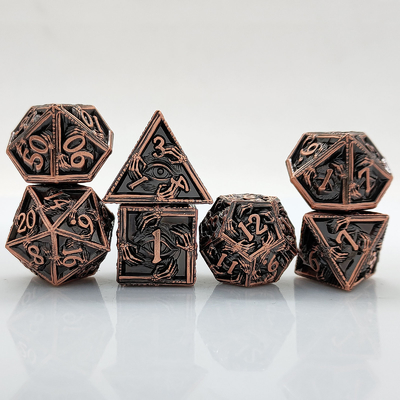 Des dés polyédriques en métal de luxe 8 couleurs actives TRPG Donjons et dragons