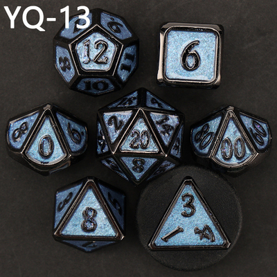 Jeu de dés en métal DND personnalisé, couleur polyédrique solide, jeu de dés en métal avec numéros en argent, utilisé pour le jeu d'échecs D &amp; D