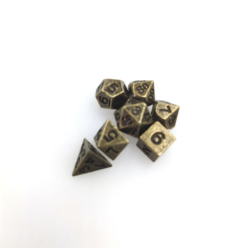 Un jeu de dés en plastique mini polyédrique pour cadeaux et collections