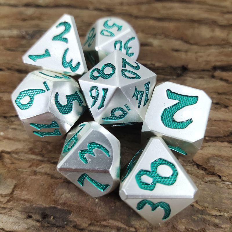 Les matrices de résine de tranchant ont placé le métal pour le cachot et le Dragon Hand Pouring Polyhedral