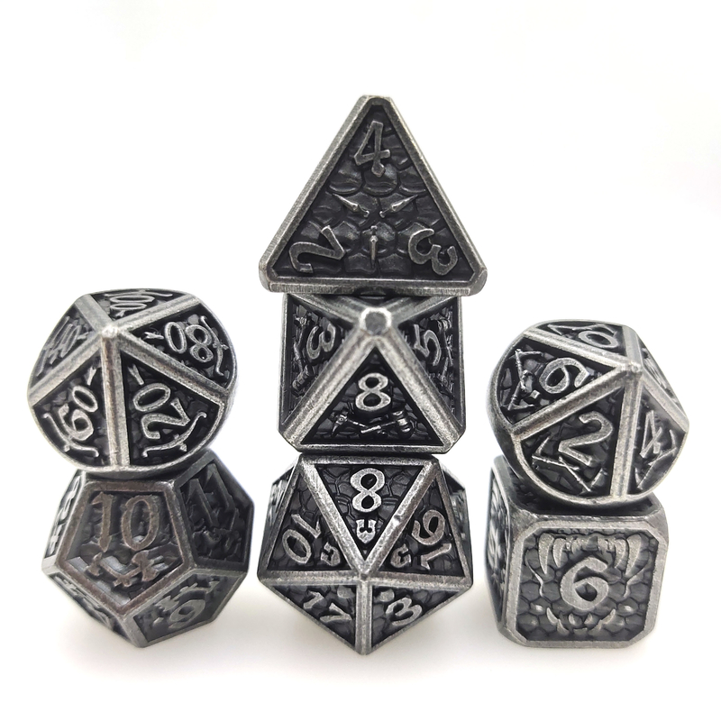 Ensemble de dés RPG en métal à bords tranchants imperméables, 7 pièces, couleur noire et blanche polyédrique robuste et pratique