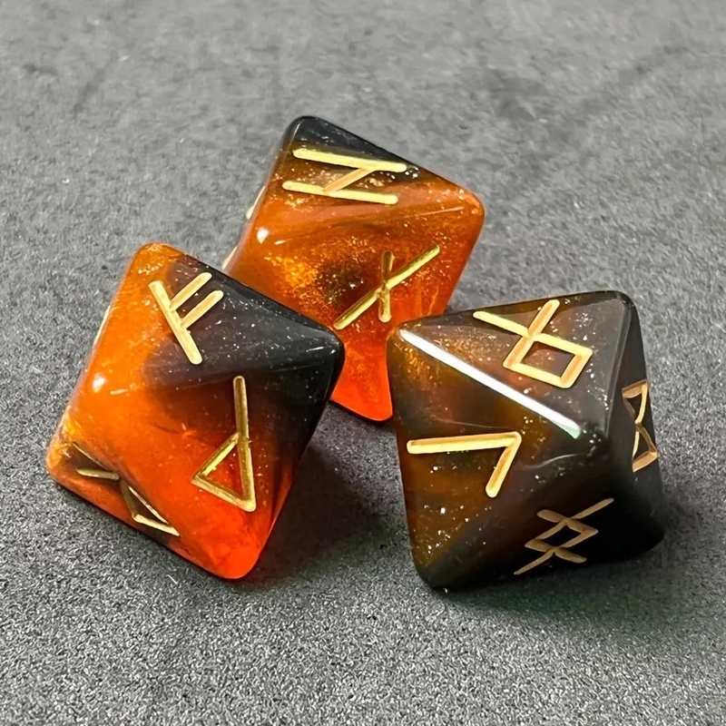D8 Runes vikings dés polyédriques de labradorite ancien Futhark / divination dés pour le regard de cristal