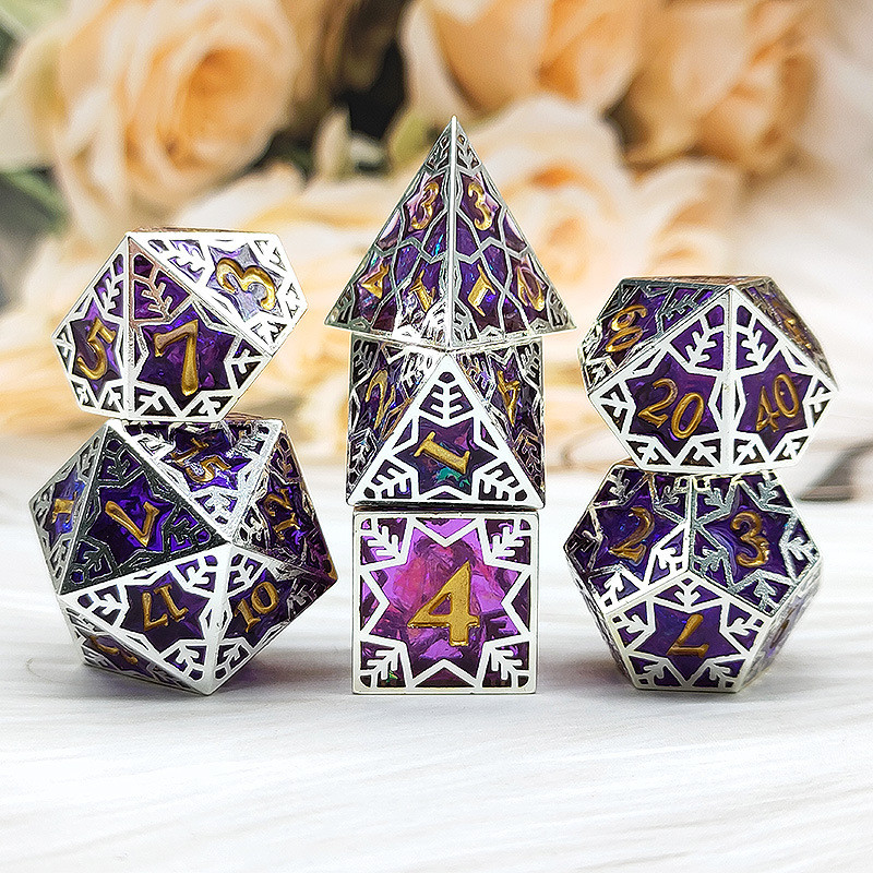 Résine violette et cadre métallique de flocon de neige jeu de rôle de table spécifique à plusieurs côtés jeu de dés